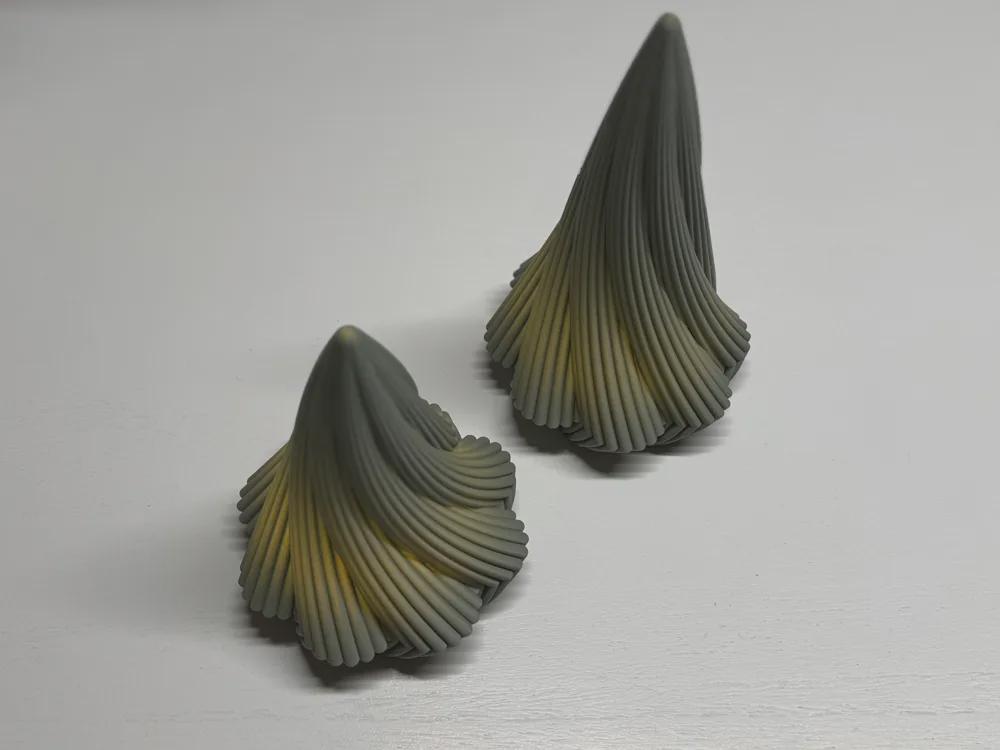 Spiral-Weihnachtsbaum – 3D-gedruckte Spiral-Weihnachtsdeko mit LED | Moderne Vase Mode Weihnachtsbäume, Handgemacht aus PLA, Kunststoff, Plastik, Nachhaltig – 3D-Druck von G3DprintsDE