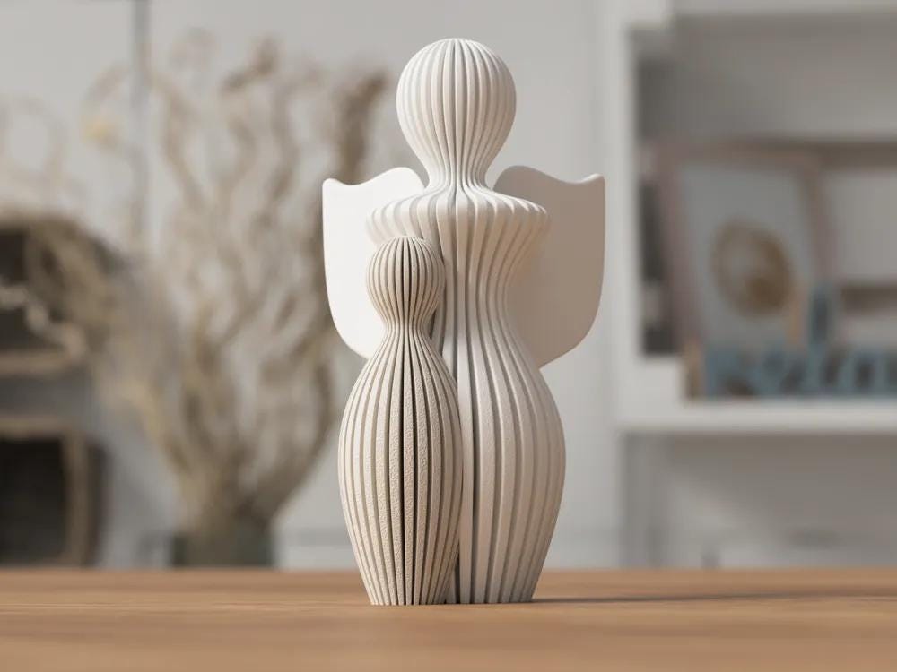 3D-gedruckte Engelstatue mit Kind – Symbol für Schutz & Geborgenheit, ca. 130 mm Höhe, über 20 Farben verfügbar aus PLA, Kunststoff – 3D-Druck von G3DprintsDE
