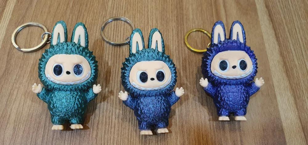 Labubu Schlüsselanhänger – 3D-gedruckt | 7 cm Figur mit beweglichen Augen | Geschenkidee | Fanartikel | Anime Deko