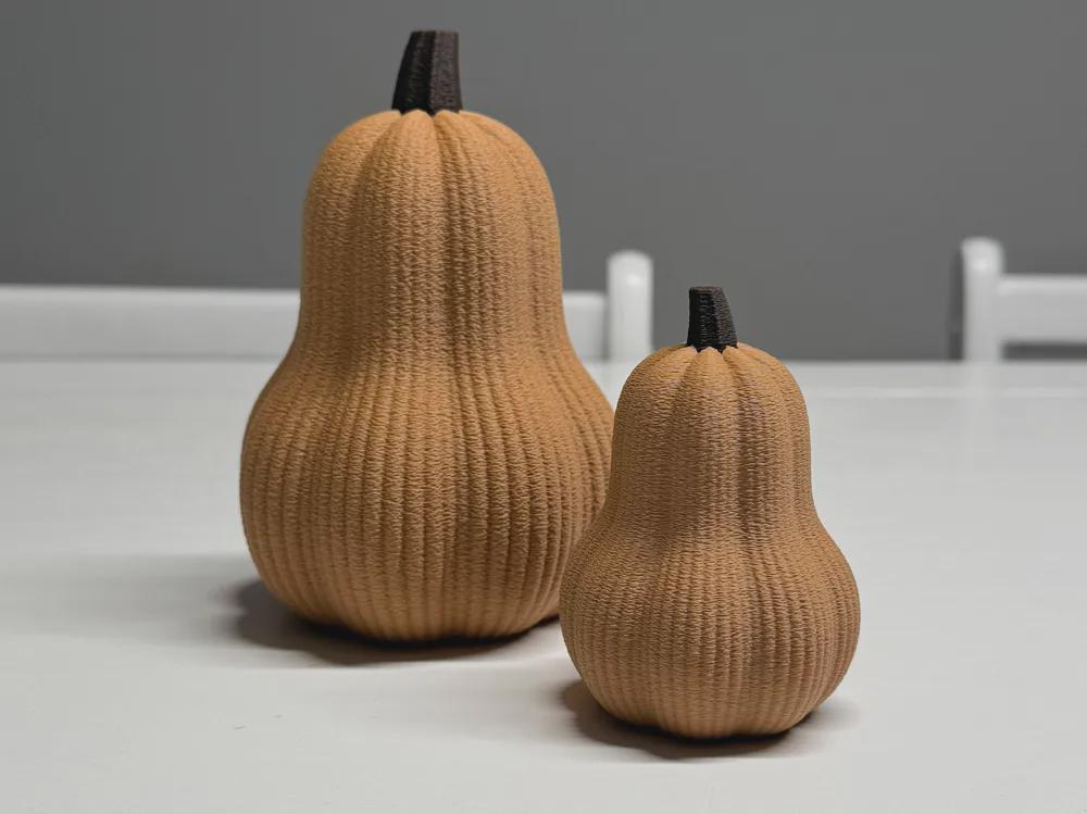 Butternut Kürbis Deko – 3D-gedruckte Herbstdekoration, minimalistische Kürbisskulptur, skandinavische Herbstdeko aus PLa, Kunststoff – 3D-Druck von G3DprintsDE